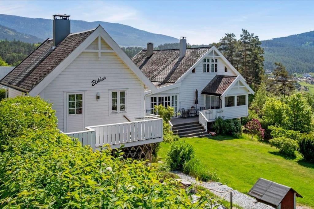 Villa Nydelig Lite Hus Med Egen Vedfyrt Baksteovn. Kaupanger Esterno foto